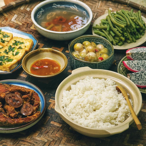 女警察光腚撒尿
